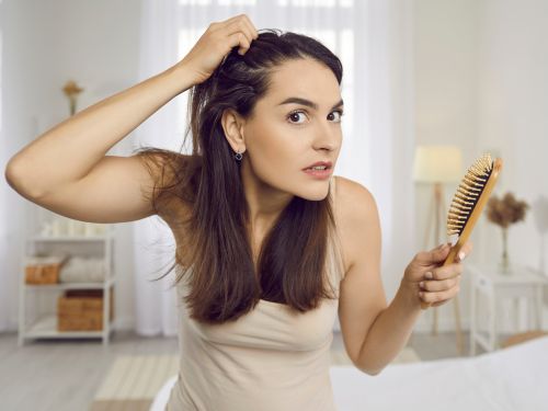 La caduta dei capelli nelle donne: rimedi